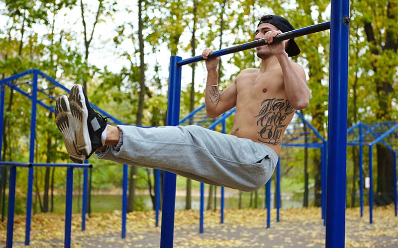 Strong man doing Calisthenics outside
