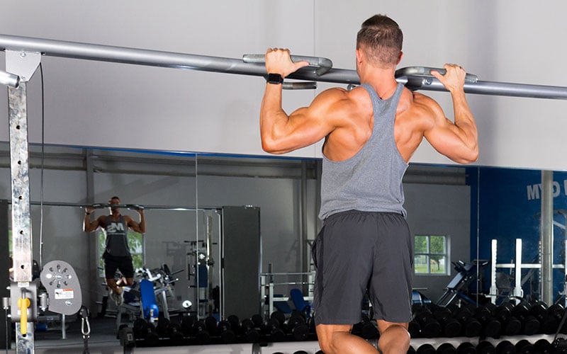 M&S Athlete performing pullups as part of a circuit