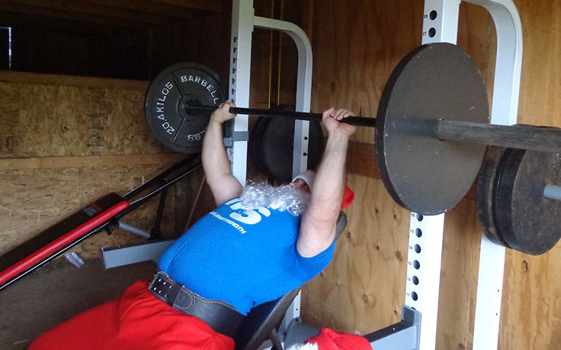 Christmass gains: even Santa knows to Bench Press!