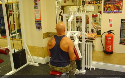 Lateral Raise Machine