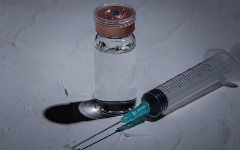 Steroids needle and vial
