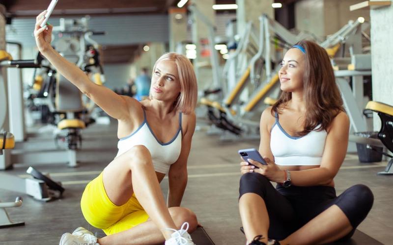 Two friends in the gym taking a selfie