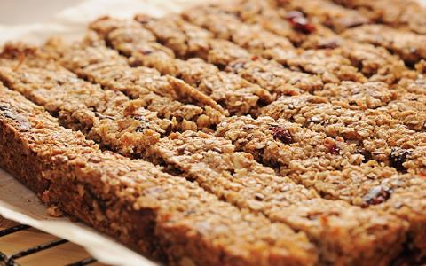 Whey, Honey And Peanut Butter Protein Bar Recipe